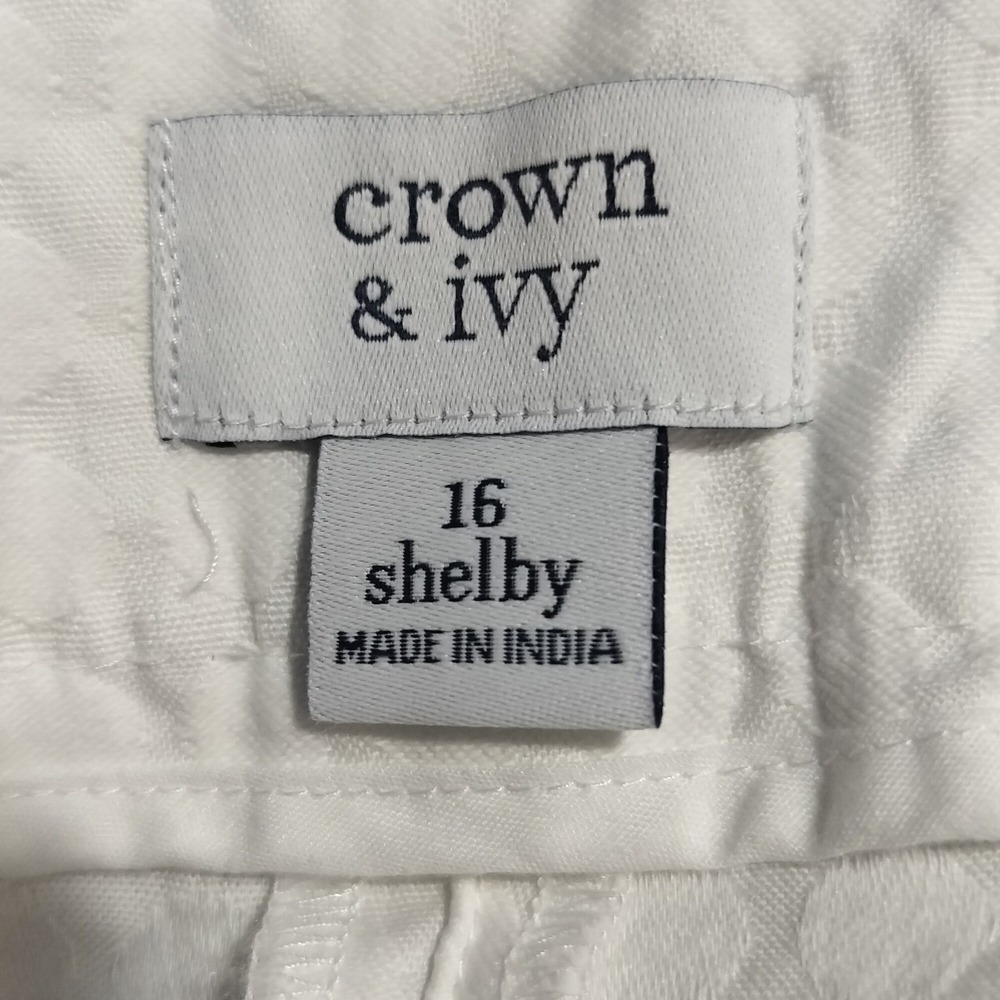 Crown & Ivy Shelby Scallop White Textured Shorts Womens 16 NEW
Preppy Coastal - Picture 7 of 8